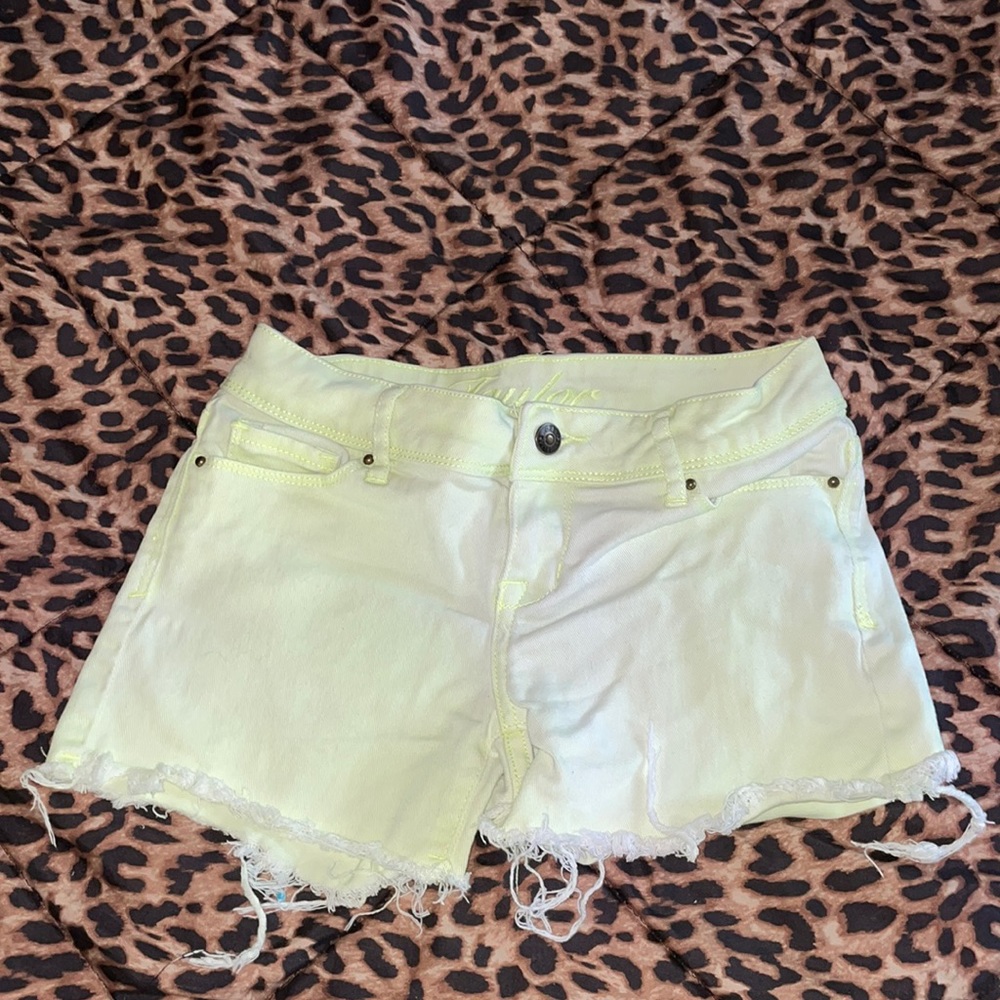 Delia‘s Neon yellow low rise shorts